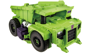 Illustration for article titled The Gigantic New Devastator Towers Over All Other Transformers